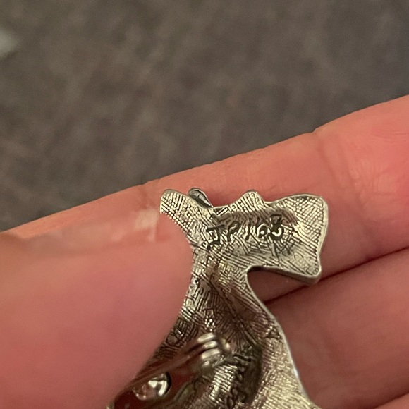 Gorgeous Scotty dog pin brooch stamped Seagull and artist stamped - Picture 3 of 4